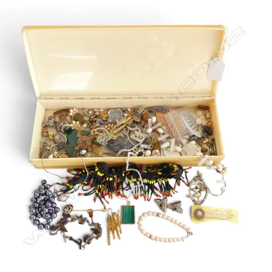 ASST. BROOCHES, PINS, etc Incl. G/P PENDANT w. SEMI-PRECIOUS STONES