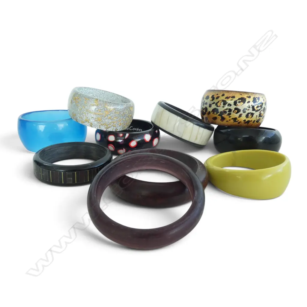 COLLECTION OF TEN ASSORTED BANGLES Image 1++