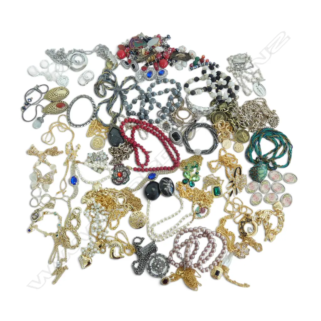 BOX OF ASST. COSTUME JEWELLERY Image 1++