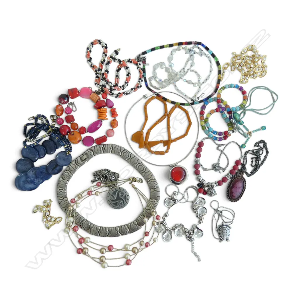 ASST COSTUME NECKLACES Image 1++