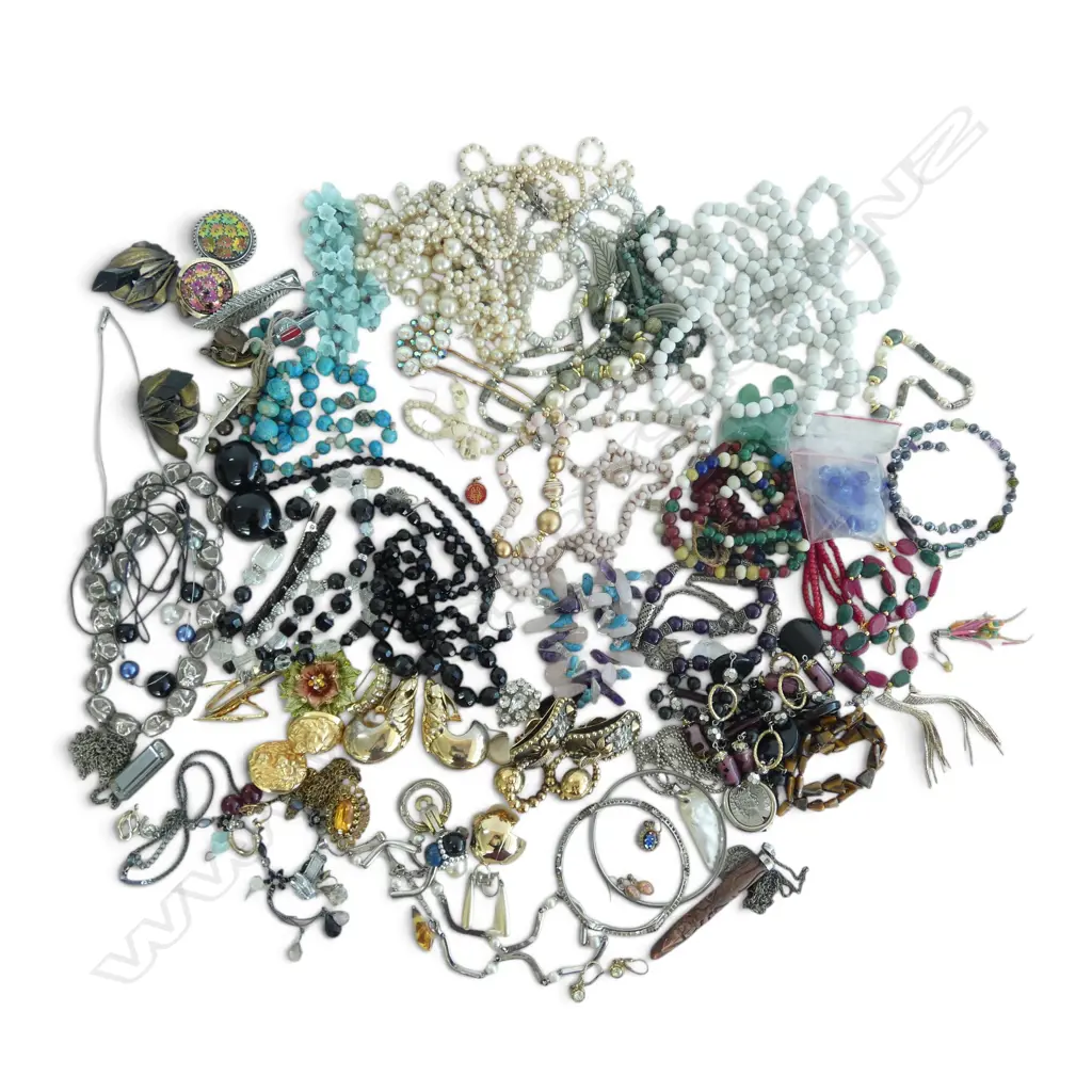 ASST. COSTUME JEWELLERY  Image 1++