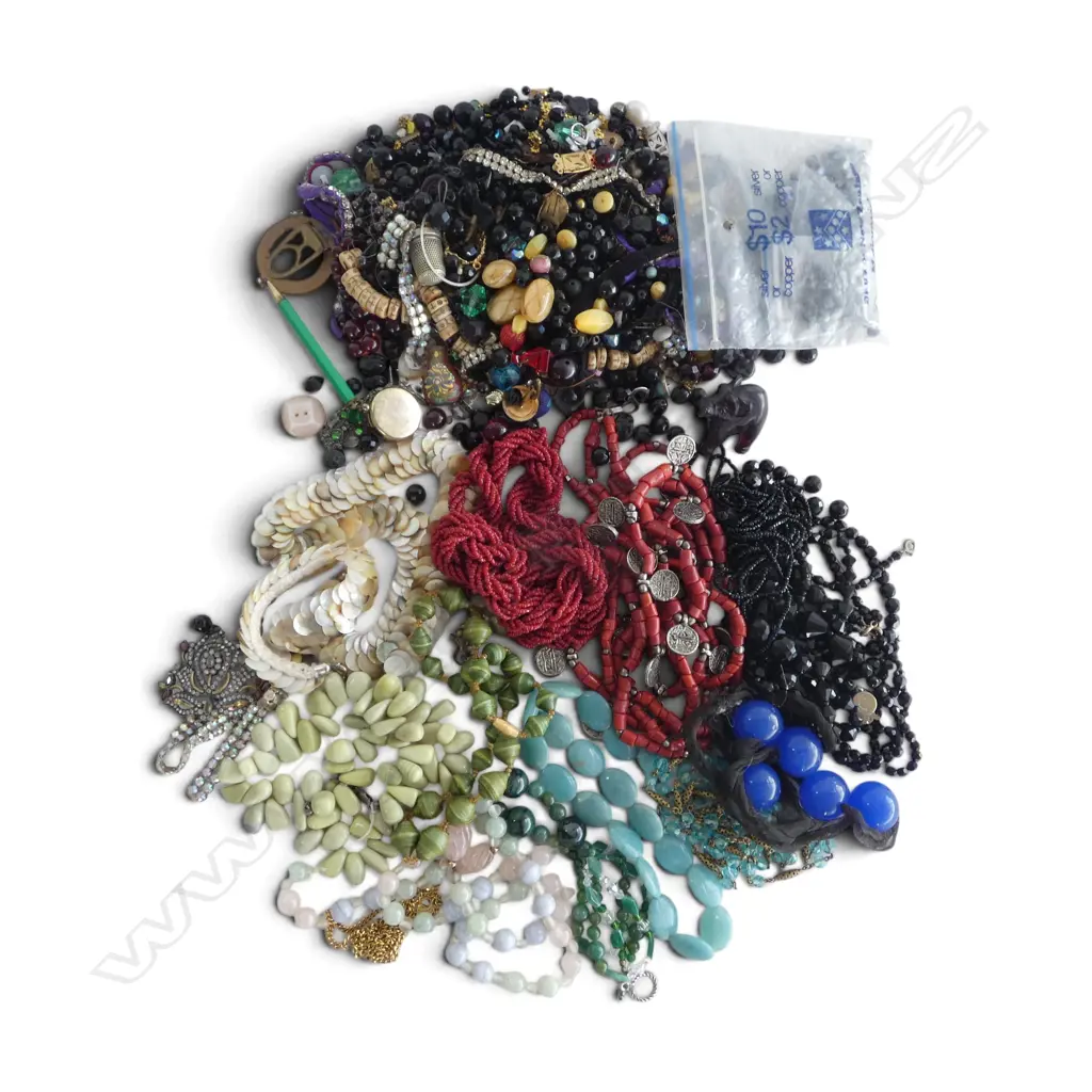 ASST. COSTUME JEWELLERY Image 1++