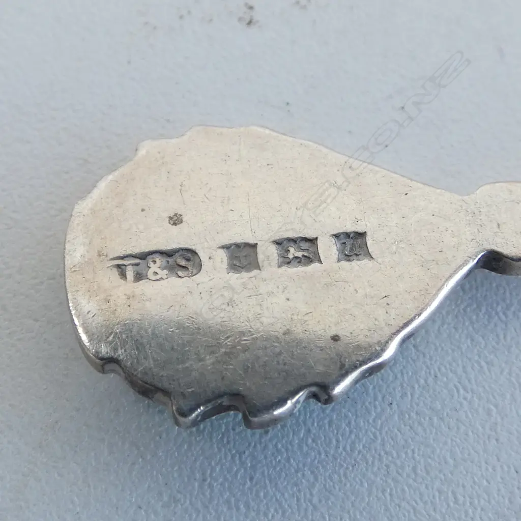 4 VARIOUS SILVER SMALL SPOONS: 1 w pounamu finial. 29gms Image 1++