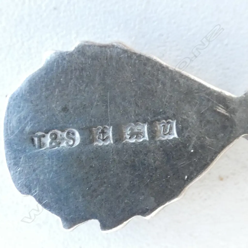 4 VARIOUS SILVER SMALL SPOONS: 1 w pounamu finial. 29gms Image 1++