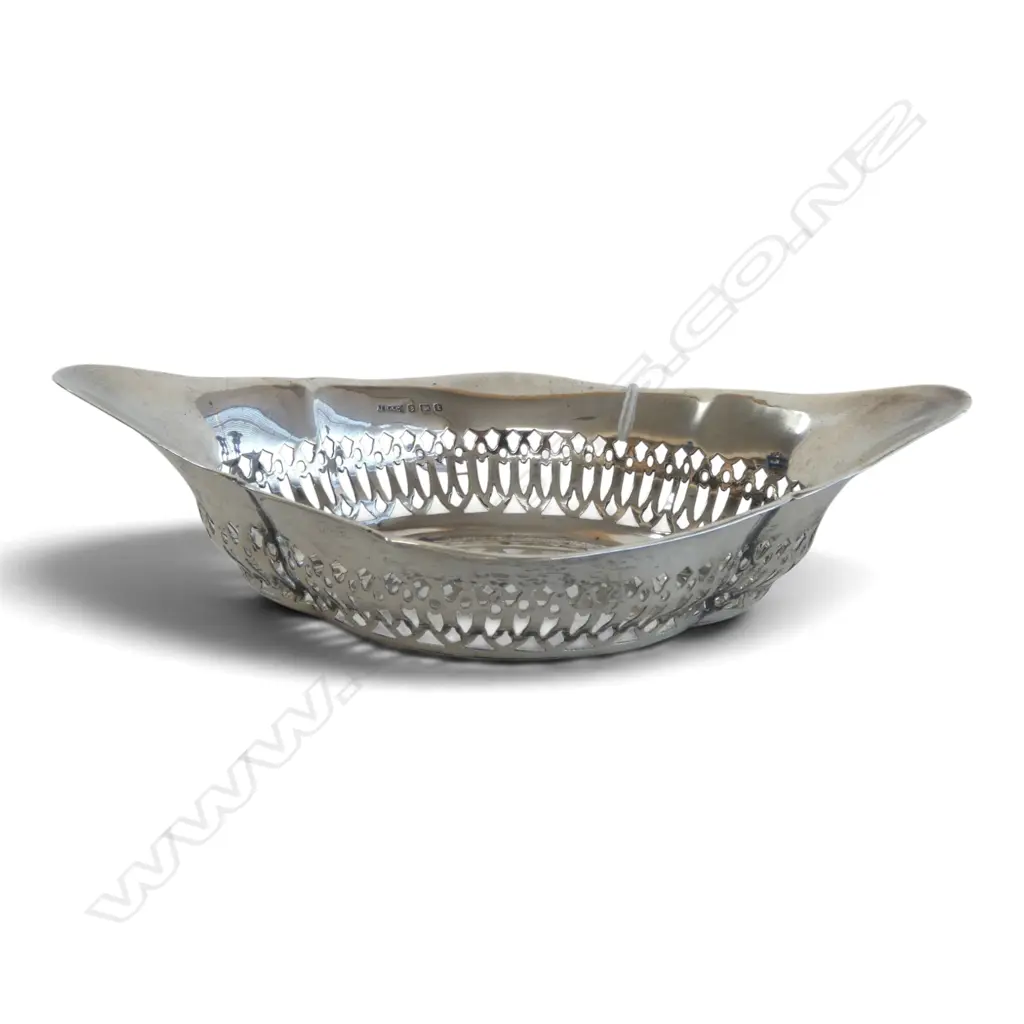 Birmingham 1918 SILVER PIERCED RIM LOZENGE DISH. L.185mm. 107gms Image 1++