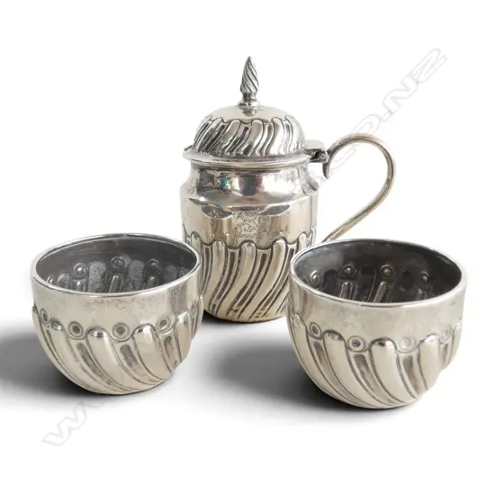 Sheffield 1899 SILVER CONDIMENT SET lidded mustard + 2 salts. Silver weight 97gms + glass liner for mustard