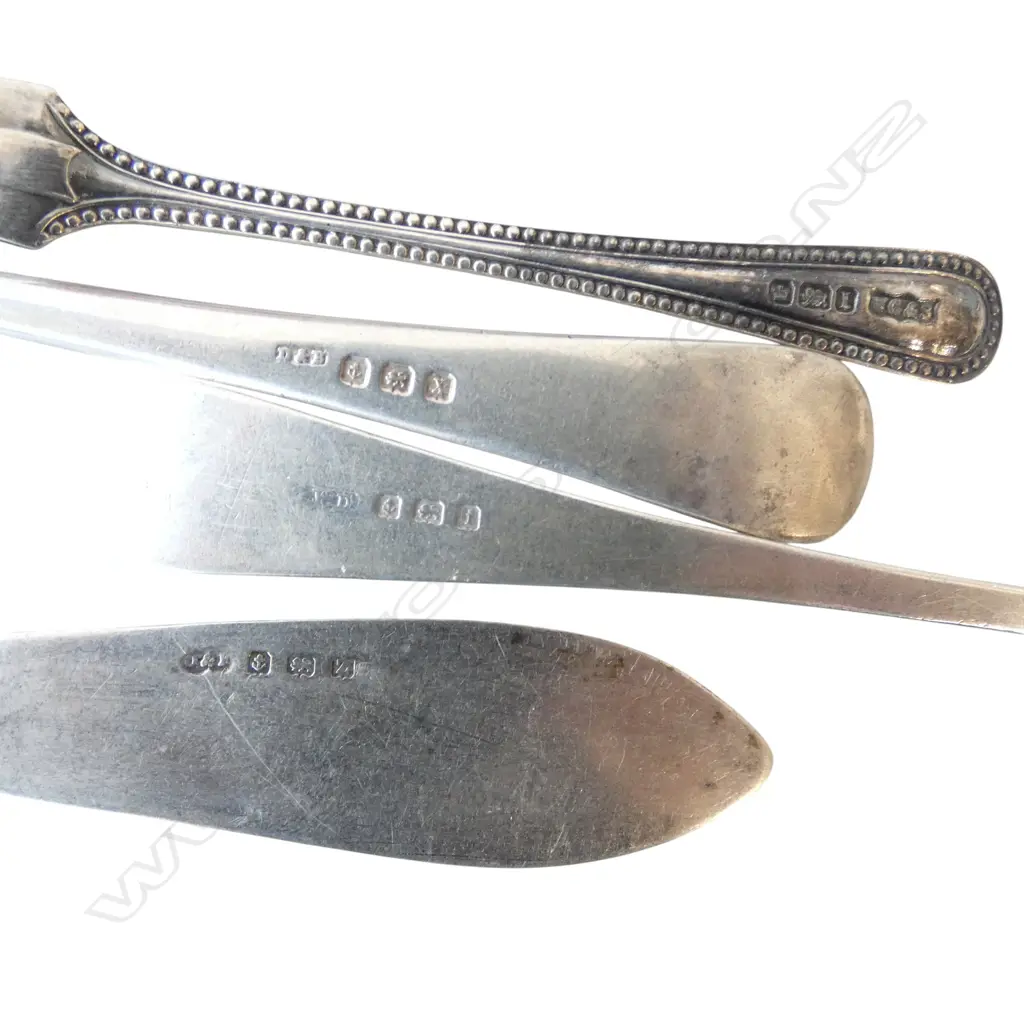 8PCS ANTIQUE STG SILVER CUTLERY - 3 FORKS, 4 SPOONS, BUTTER KNIFE, ALL UK HALLMARKS, 107gms, L.80mm-150mm Image 1++