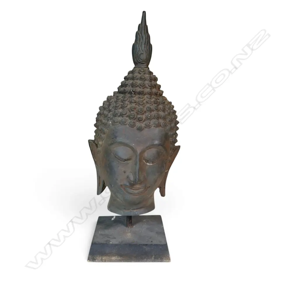 MOUNTED THAI BRONZE BUDDHA HEAD WITH TRADITIONAL CURLED HAIR DETAILS ENDING IN A FLAMELIKE SPIRE, 100 X 300MM Image 1++