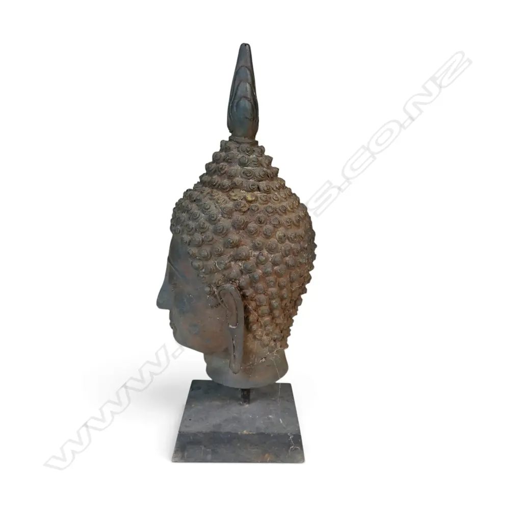 MOUNTED THAI BRONZE BUDDHA HEAD WITH TRADITIONAL CURLED HAIR DETAILS ENDING IN A FLAMELIKE SPIRE, 100 X 300MM Image 1++