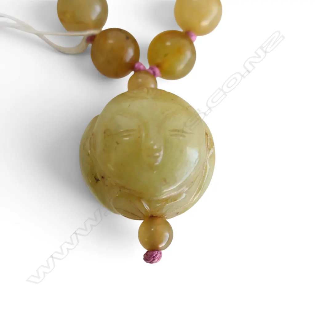 CHINESE JADE NECKLACE w. CARVED THREE FACE PENDANT & SILVER CLASP L.340mm Image 1++