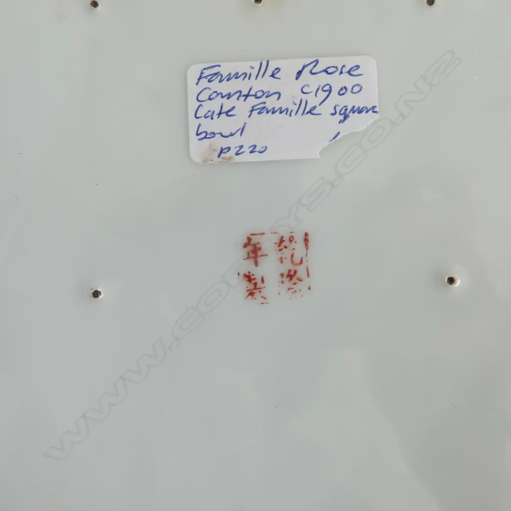 CHINESE FAMILLE ROSE SQUARE DISH, 240x140x80mm, stamp to base Image 1++