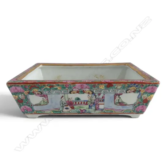 CHINESE FAMILLE ROSE SQUARE DISH, 240x140x80mm, stamp to base