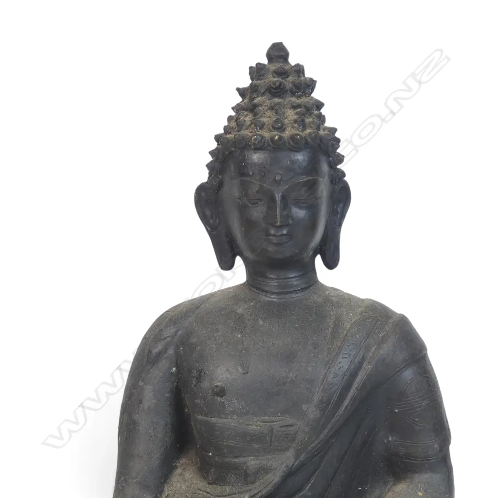 FINE BURMESE MANDALAY STYLE BRONZE OF BUDDHA SEATING IN A MEDITATIVE POSTURE (EARTH TOUCHING GESTURE), 190 X 290MM Image 1++
