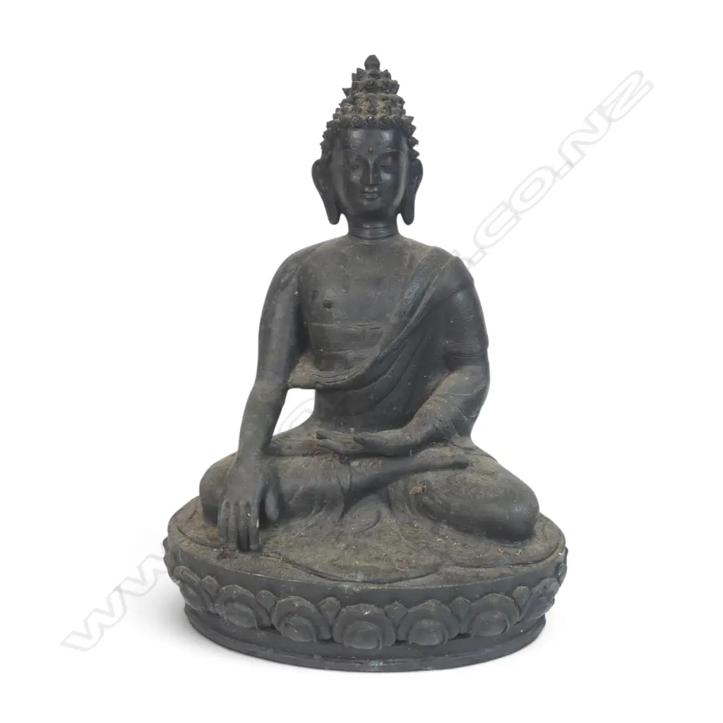FINE BURMESE MANDALAY STYLE BRONZE OF BUDDHA SEATING IN A MEDITATIVE POSTURE (EARTH TOUCHING GESTURE), 190 X 290MM Image 1++