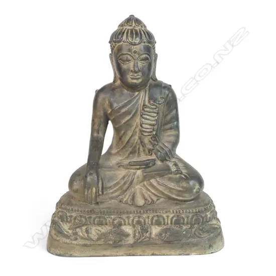 BURMESE MANDALAY STYLE BRONZE STATUE OF BUDDHA SEATING IN A MEDITATIVE POSTURE (EARTH TOUCHING GESTURE), 230 X 280MM