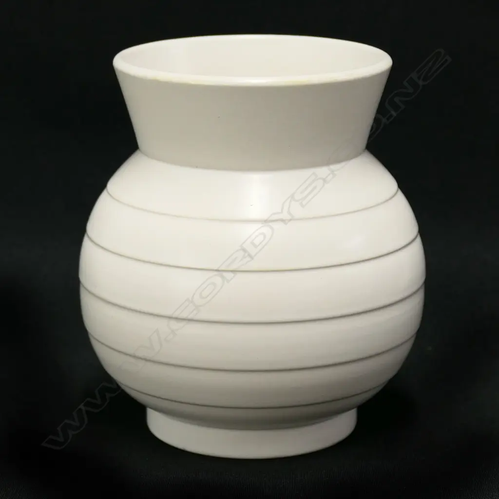 Crown Lynn Hand Potted small vase by Ernest Shufflebotham. Shape 24. Tiki stamp. H.125mm Image 1++
