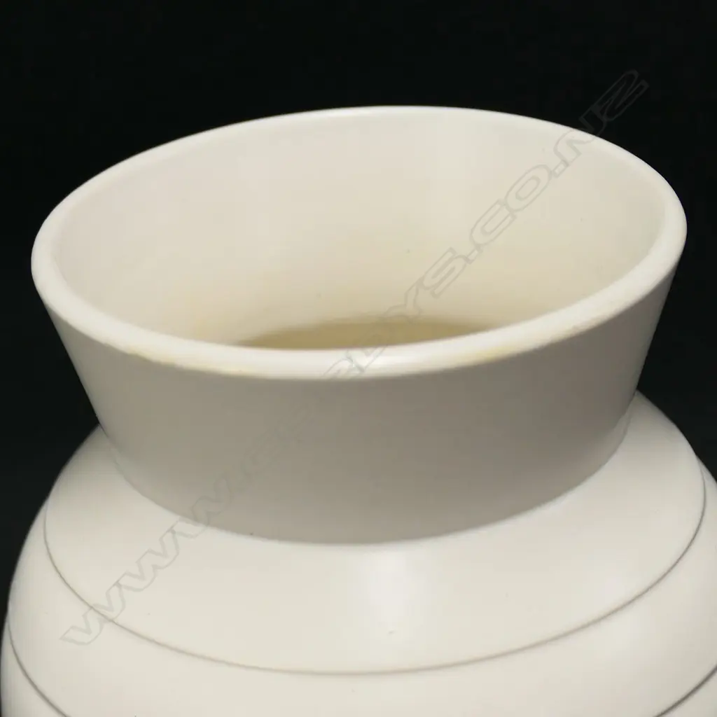 Crown Lynn Hand Potted small vase by Ernest Shufflebotham. Shape 24. Tiki stamp. H.125mm Image 1++