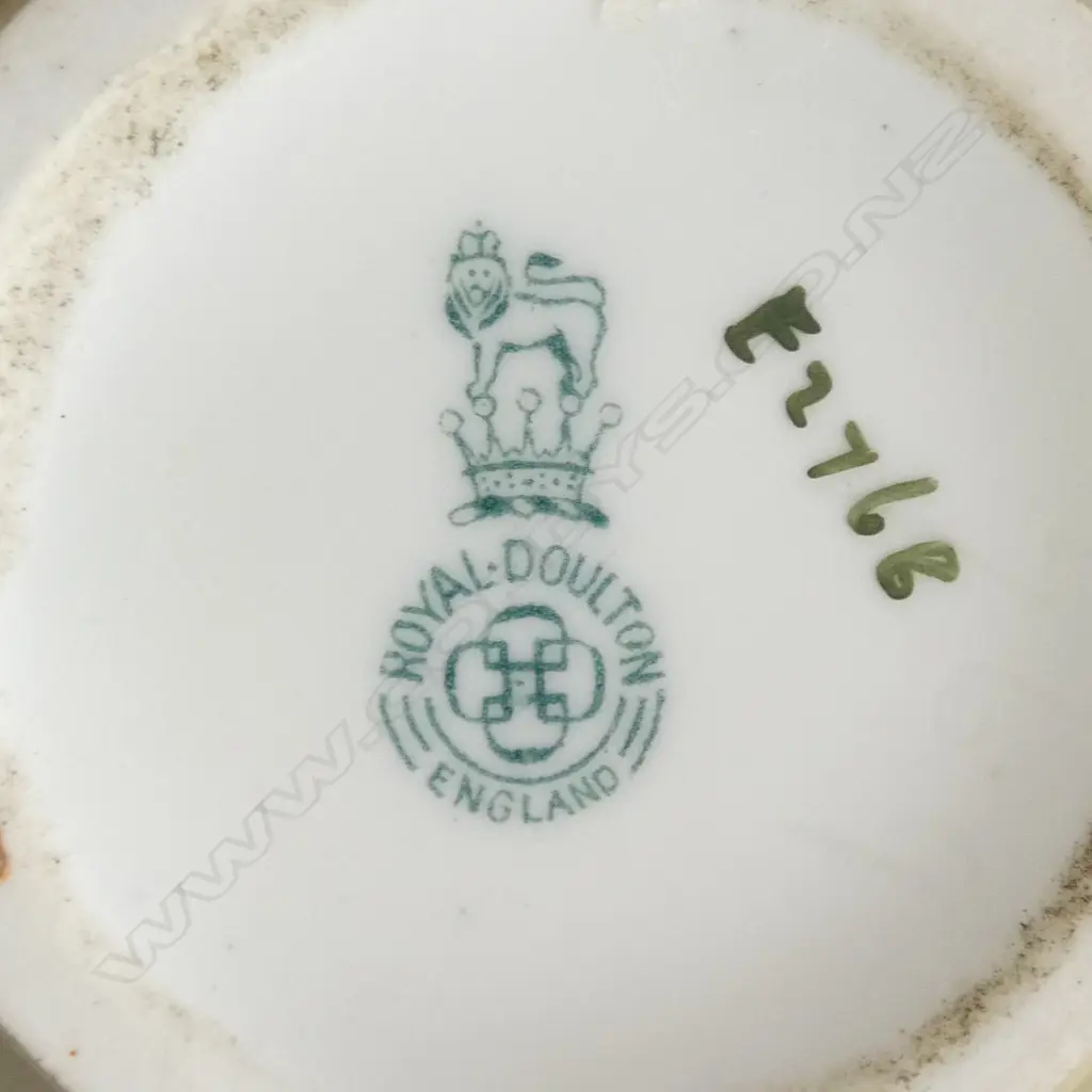 ROYAL DOULTON COACHING DAYS VASE RARE BLUE SKY VARIATION 1905-1906, H.150mm Image 1++