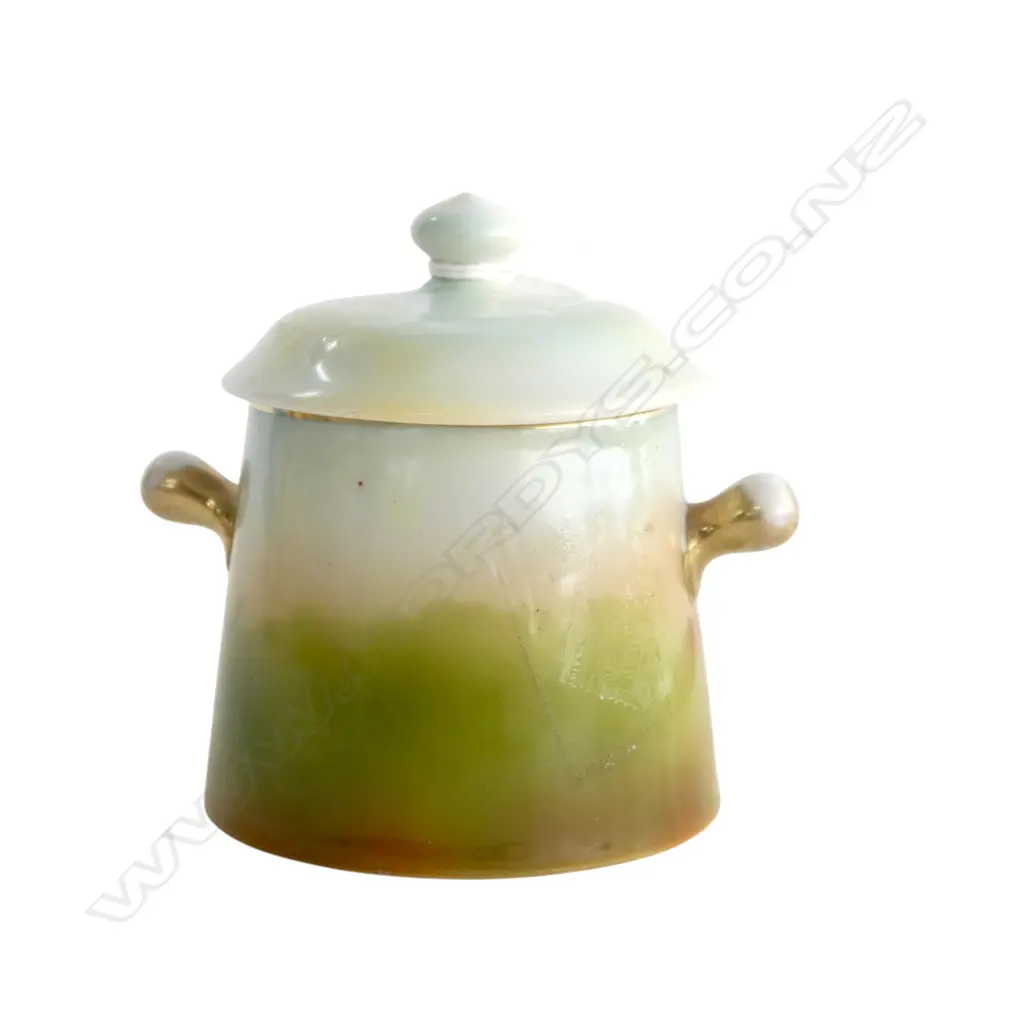 ROYAL BAYREUTH BABY BONNETS TRINKET BOX, H.87mm Image 1++