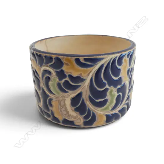JAPANESE UNOMI polychrome enamel with hairline crack. Dia.85mm