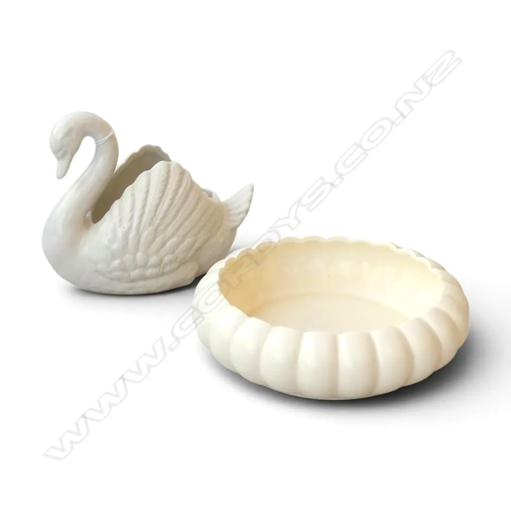 DARTMOUTH DEVON ENGLAND WHITE SWAN H.140mm + CROWN LYNN BOWL #505 190mm dia Image 1++