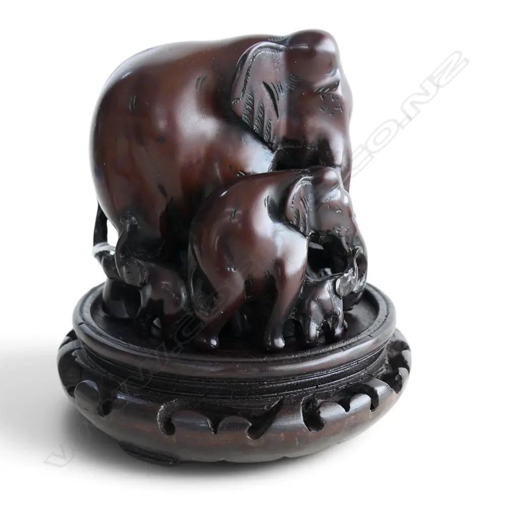 RESIN ELEPHANT ORNAMENT ON ORIENTAL STAND H.140mm + NGUNGURU POTTERY KERURU Image 1++