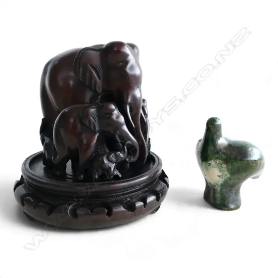 RESIN ELEPHANT ORNAMENT ON ORIENTAL STAND H.140mm + NGUNGURU POTTERY KERURU