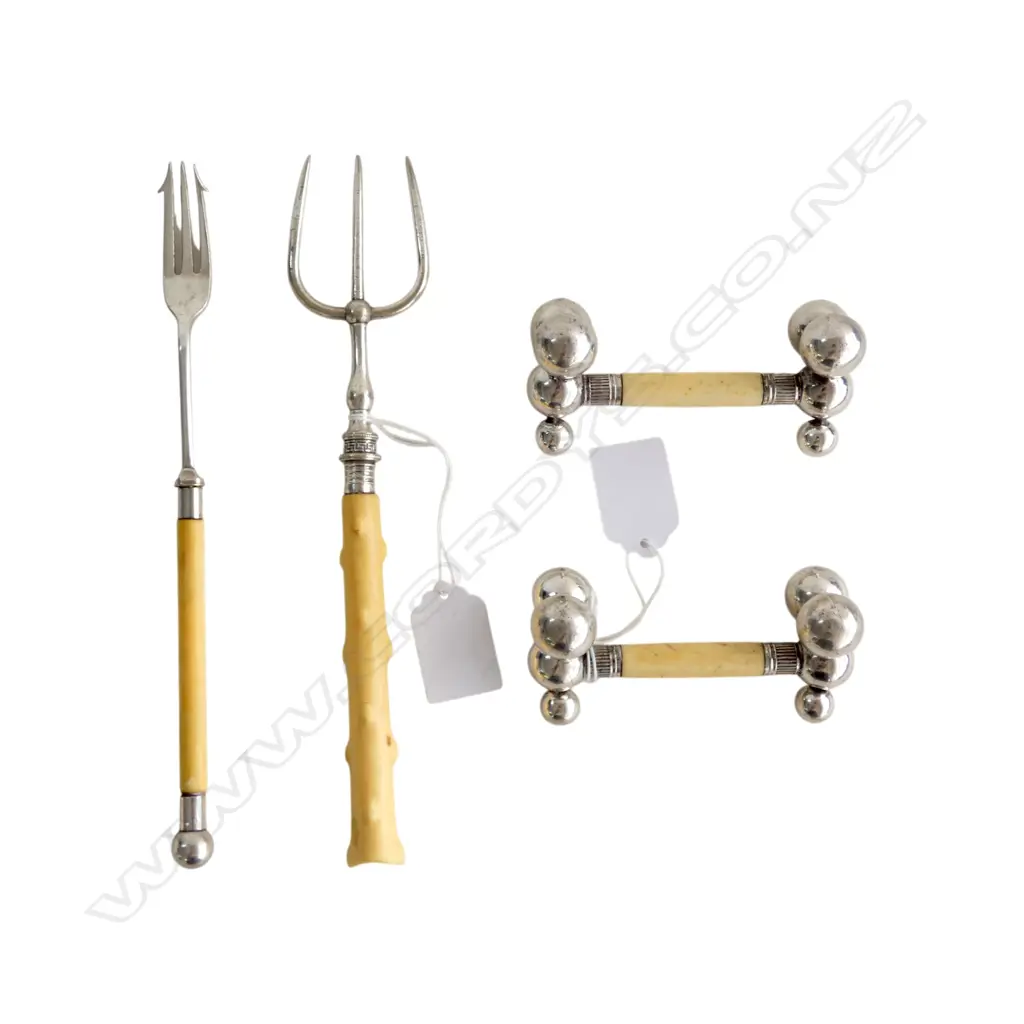 2 IVORY & S/PLATE KNIVE RESTS + 2 IVORY HANDLED S/PLATE FORKS L.220mm Image 1++
