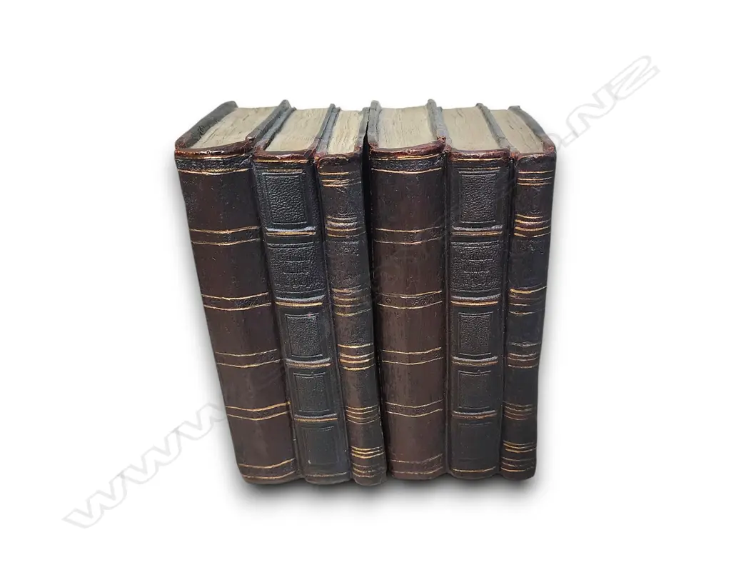 DECORATIVE VINTAGE FAUX BOOK BOOKENDS Image 1++