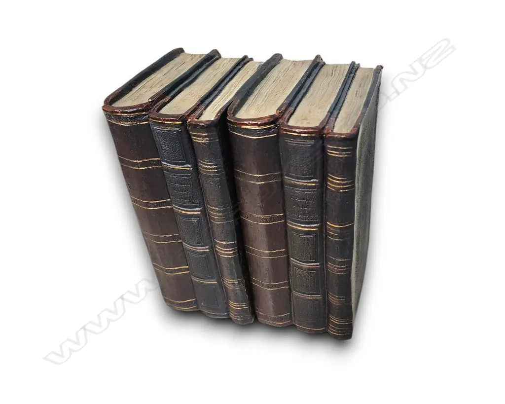 DECORATIVE VINTAGE FAUX BOOK BOOKENDS Image 1++