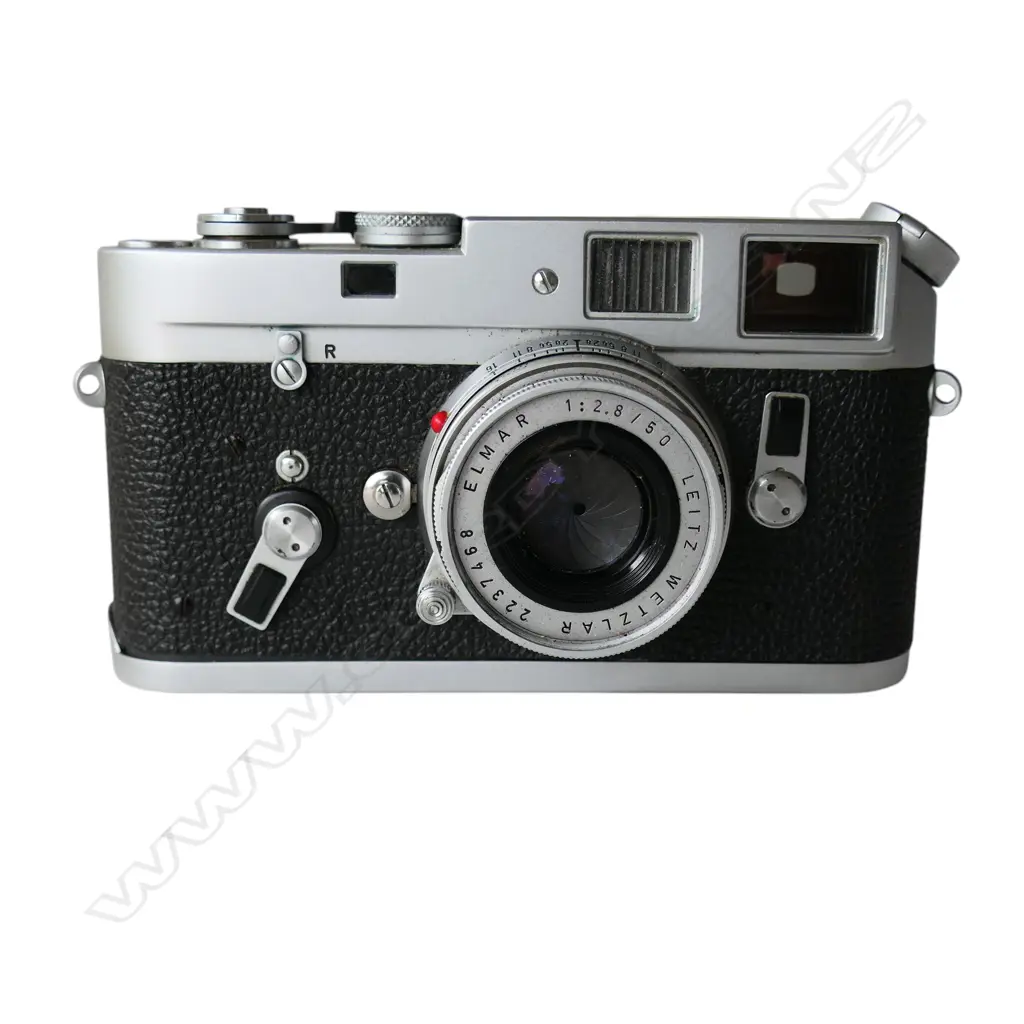 VINTAGE LEITZ LEICA M4 35mm rangefinder camera in leather case Image 1++