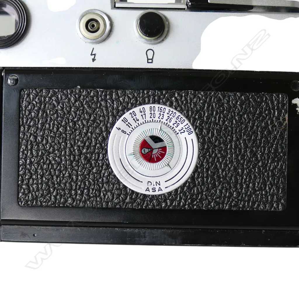 VINTAGE LEITZ LEICA M4 35mm rangefinder camera in leather case Image 1++