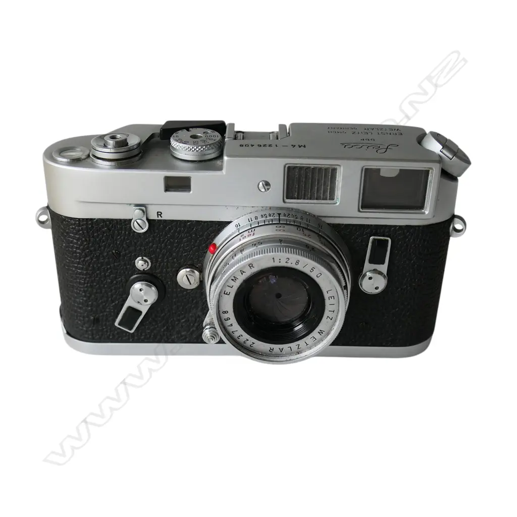 VINTAGE LEITZ LEICA M4 35mm rangefinder camera in leather case Image 1++