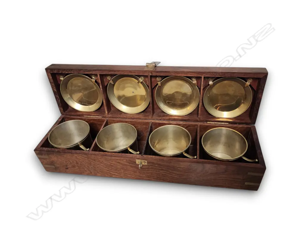 VINTAGE ENGLISH NAUTICAL BRASS CUPS & SAUCES IN WOODEN BOX, SET OF 4 Image 1++