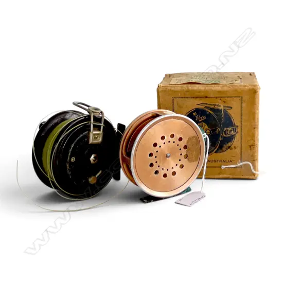 BOXED VINTAGE AUSTRALIAN EBRO FISHING REEL  & F STEANS  NZ  FRESHWATER FISHING REEL DIA95MM