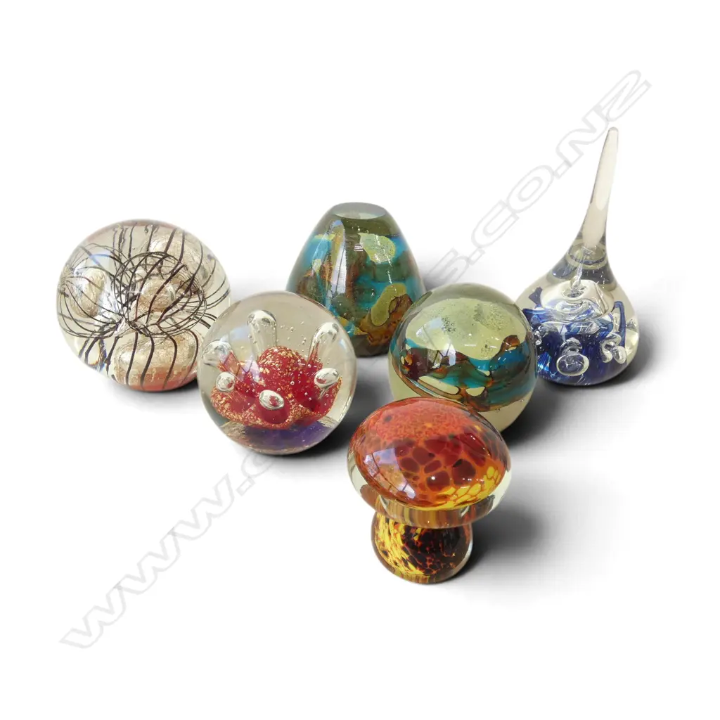 6 ART GLASS PAPERWEIGHTS H.155mm Image 1++