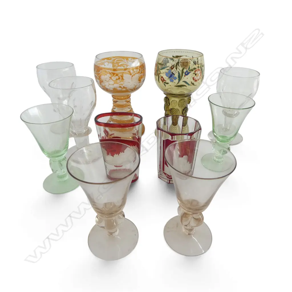 11 PCES ANTIQUE / VINTAGE GLASS WARE H.145mm Image 1++