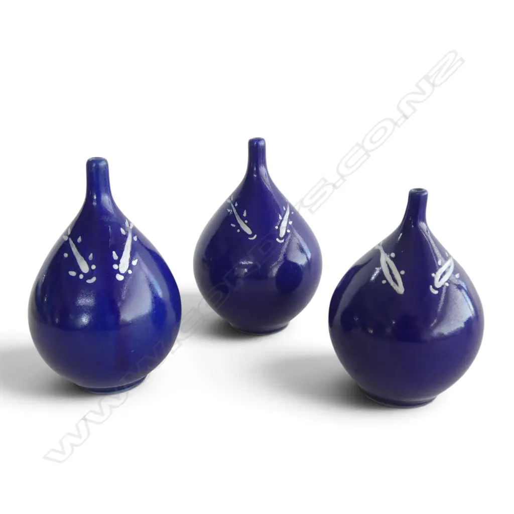 3 KEUM SUN LEE SML VASES, BLUE, H.100mm Image 1++