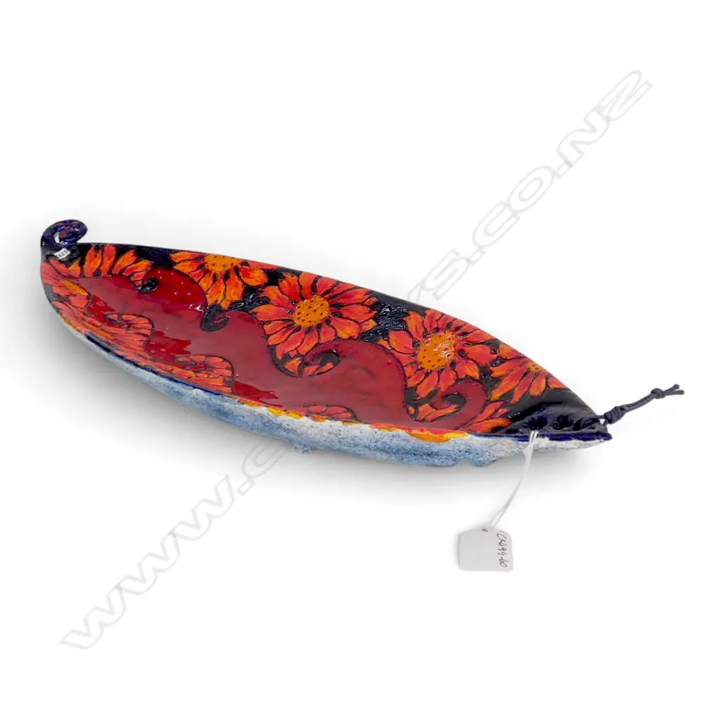 KEUM SUN LEE LRG RED CANOE SHAPED DISH, L.470mm Image 1++