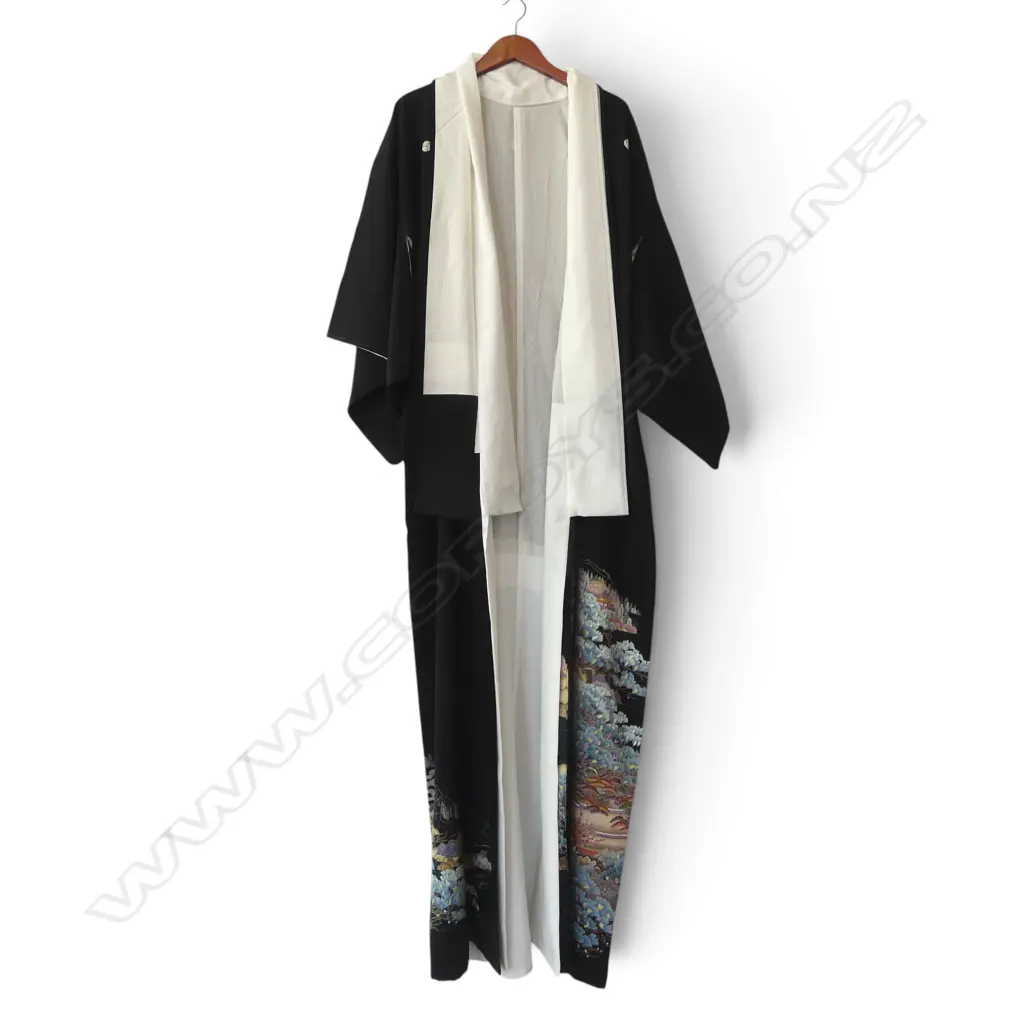 LG JAPANESE BLACK SILK KIMONO  Image 1++