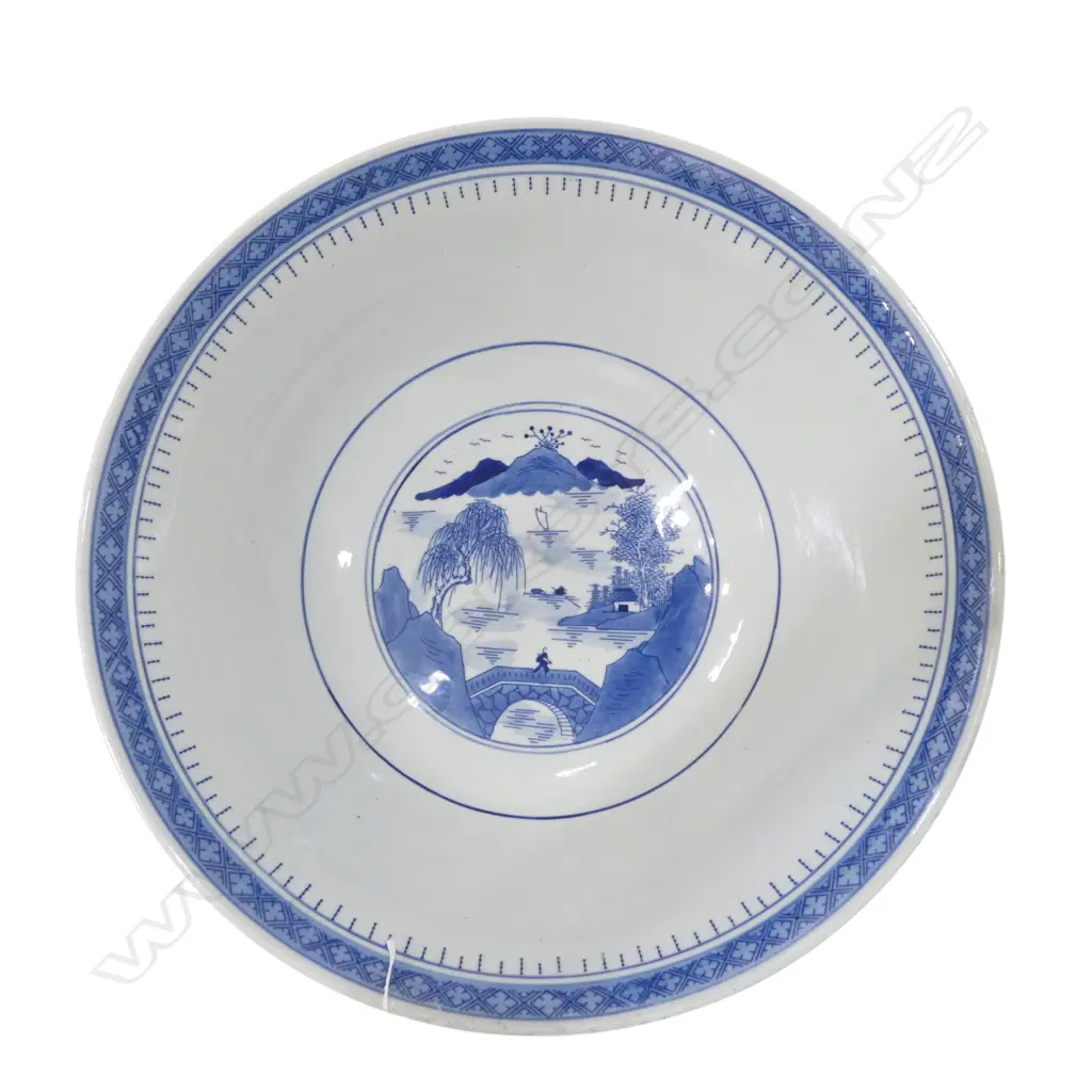 LG CHINESE B/W BOWL ON STAND H.235mm, 400mm dia Image 1++