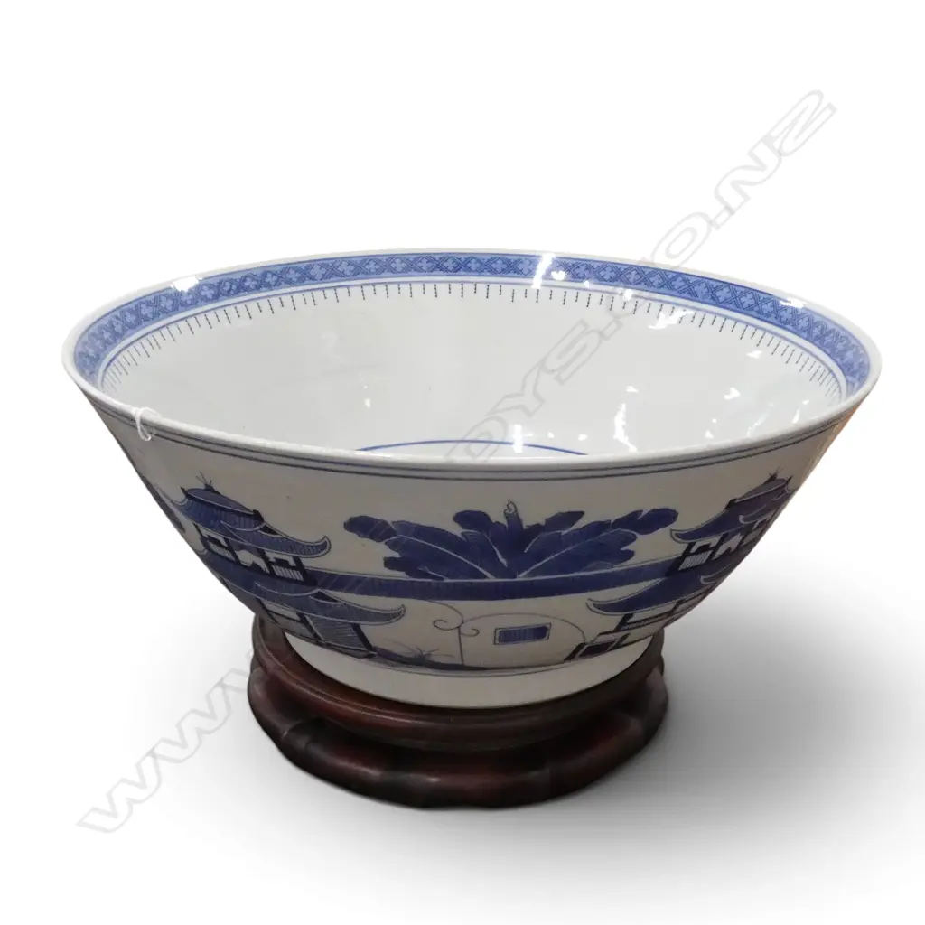 LG CHINESE B/W BOWL ON STAND H.235mm, 400mm dia Image 1++