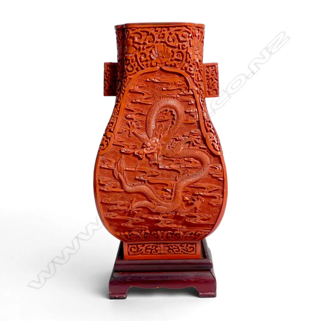 CINNABAR STYLE ARROW VASE ON STAND H.345mm Image 1++