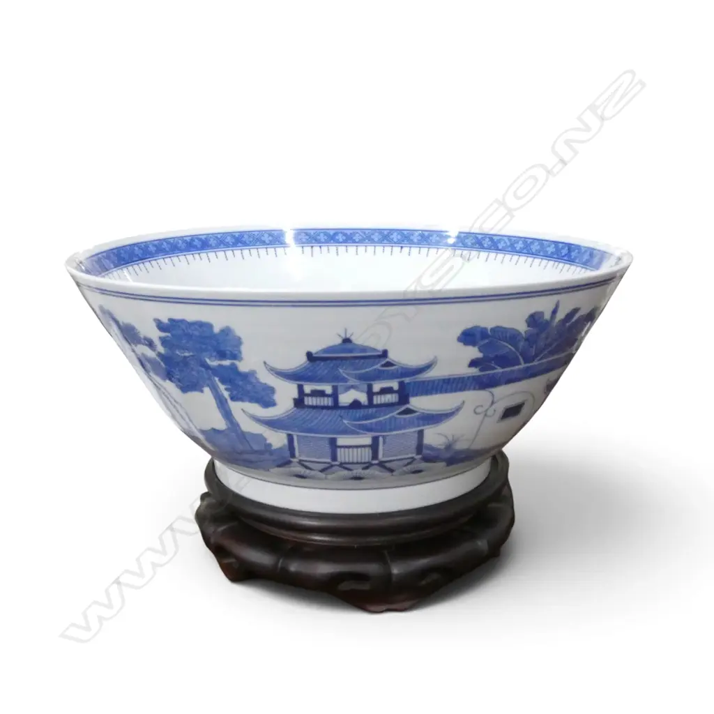 LG CHINESE B/W BOWL ON STAND H.235mm, 400mm dia Image 1++