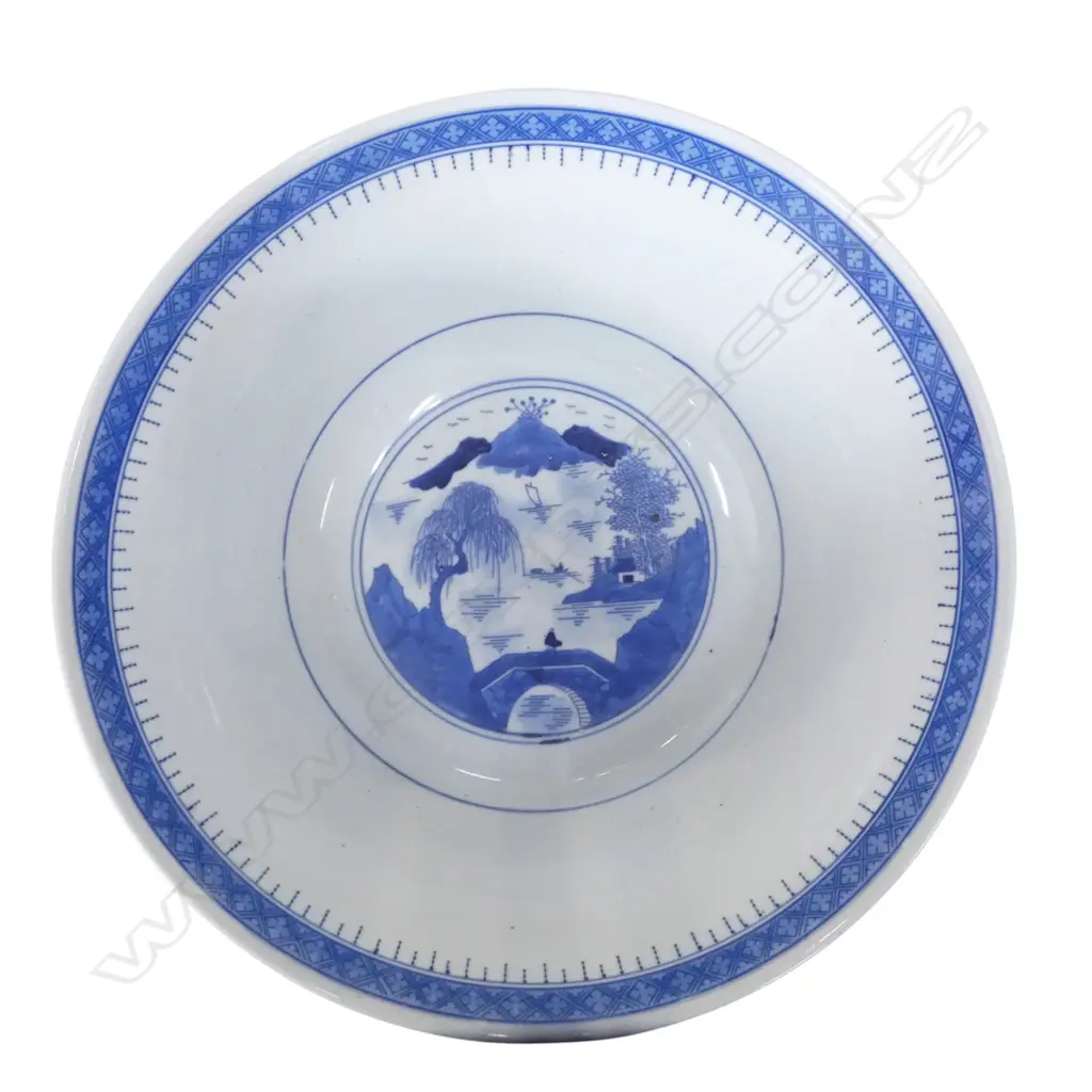 LG CHINESE B/W BOWL ON STAND H.235mm, 400mm dia Image 1++
