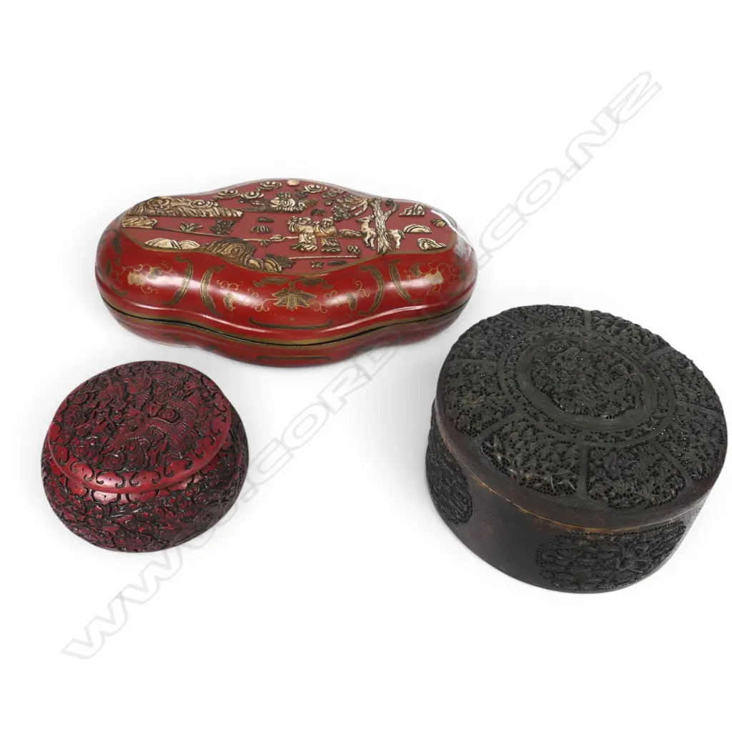 3 ORIENTAL LIDDED CONTAINERS W.335mm Image 1++