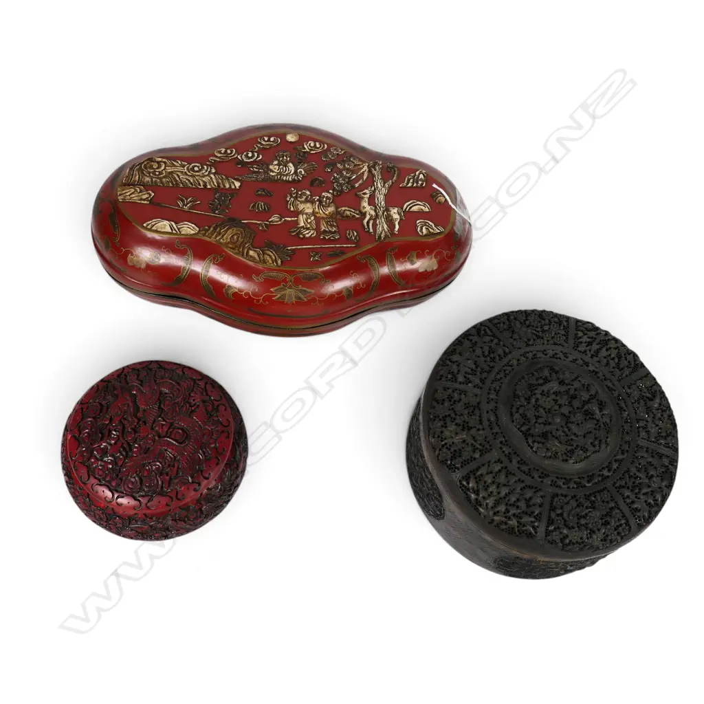 3 ORIENTAL LIDDED CONTAINERS W.335mm Image 1++