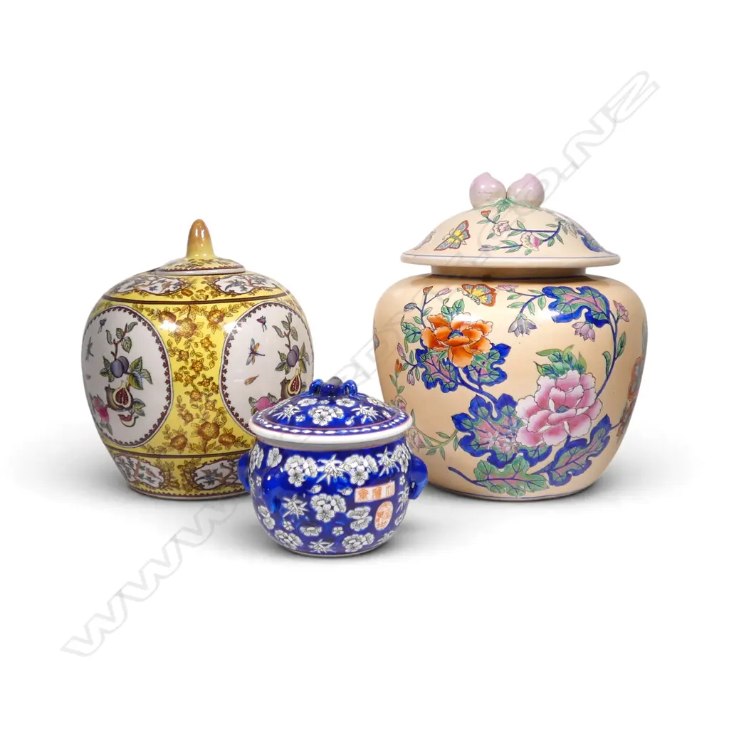 3 ORIENTAL LIDDED CONTAINERS H.300mm Image 1++