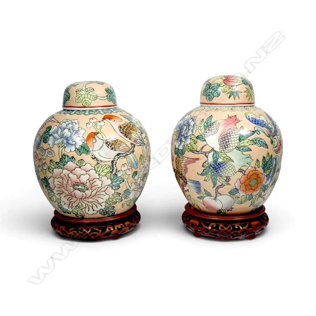 PR ORIENTAL LIDDED VASES ON STANDS H.300mm Image 1++