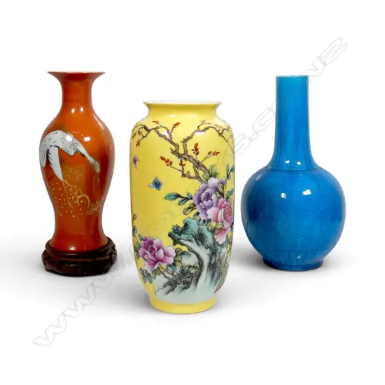 3 ORIENTAL VASES; BLUE, YELLOW & ORANGE (ON STAND) H.245mm